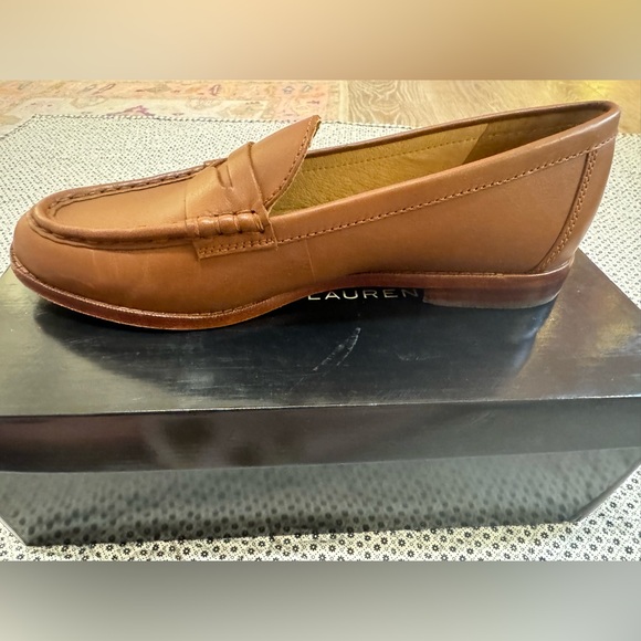 Ralph Lauren Wynnie Burnished Leather Loafer - Picture 5 of 12